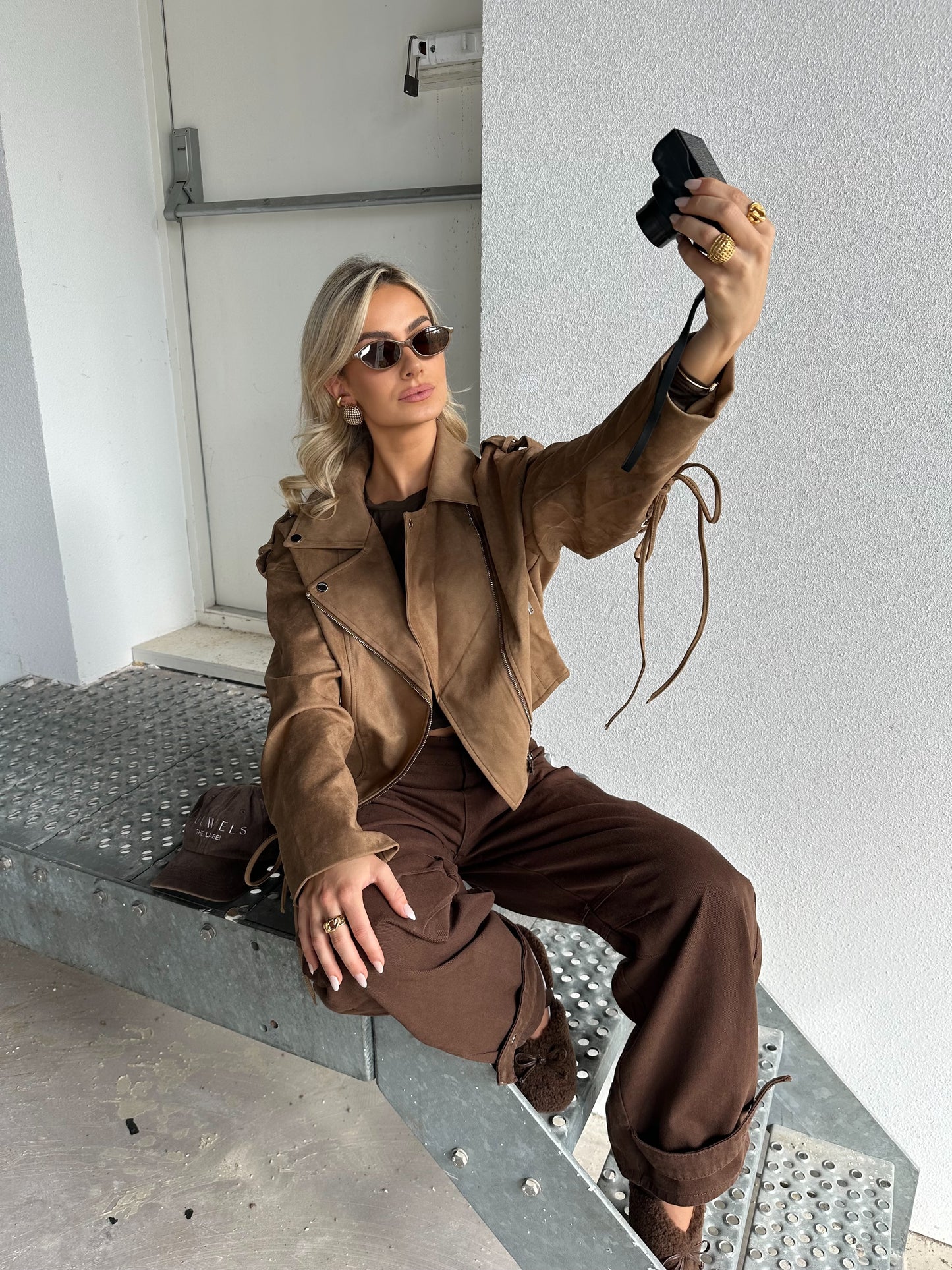 Violette oorbel