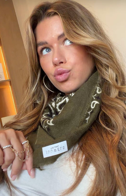Tess sjaal