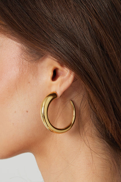 Leona hoops