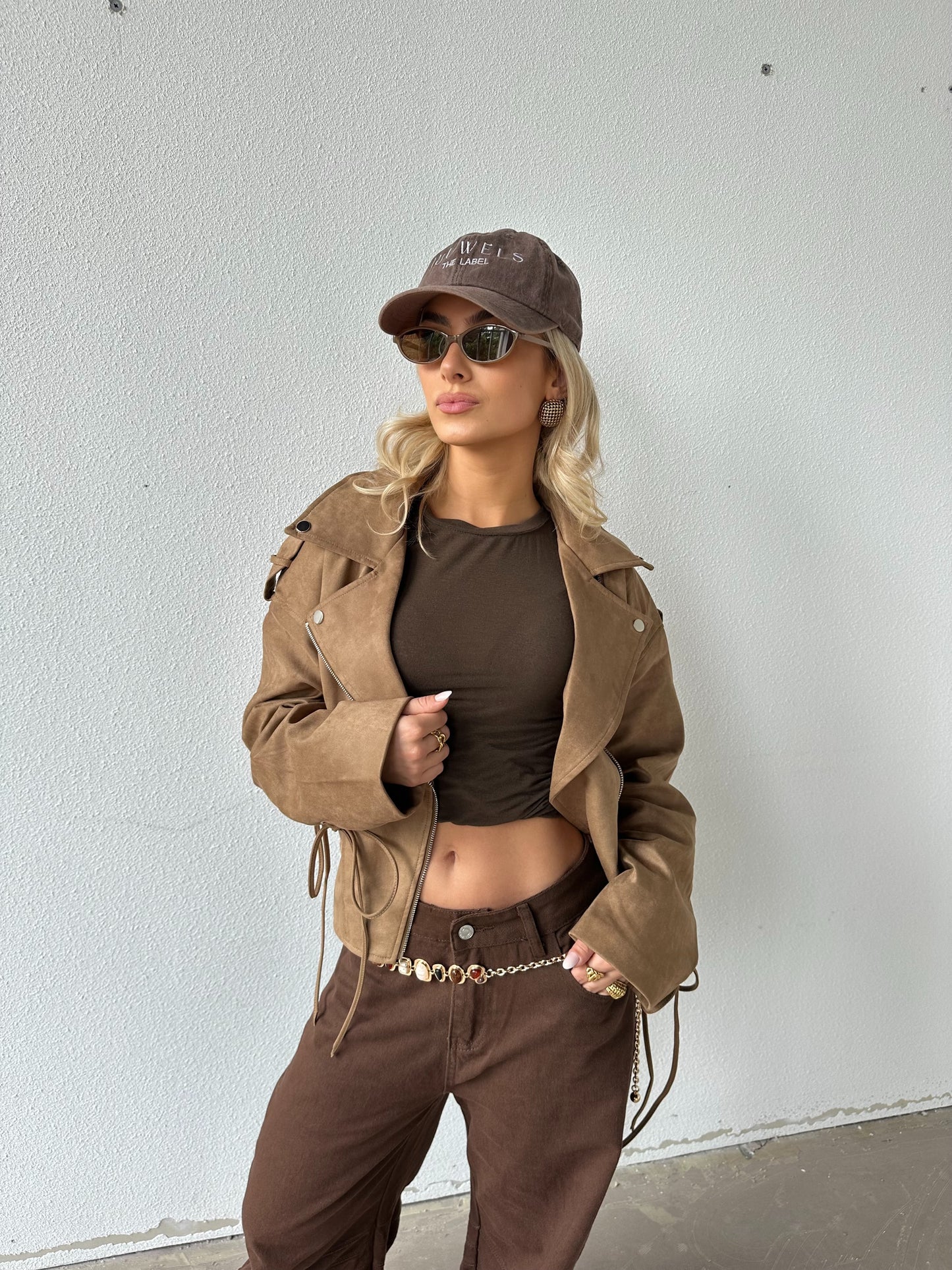 Violette oorbel
